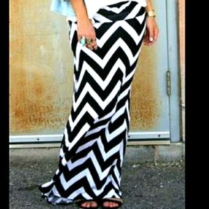 CHEVRON MAXI SKIRT
